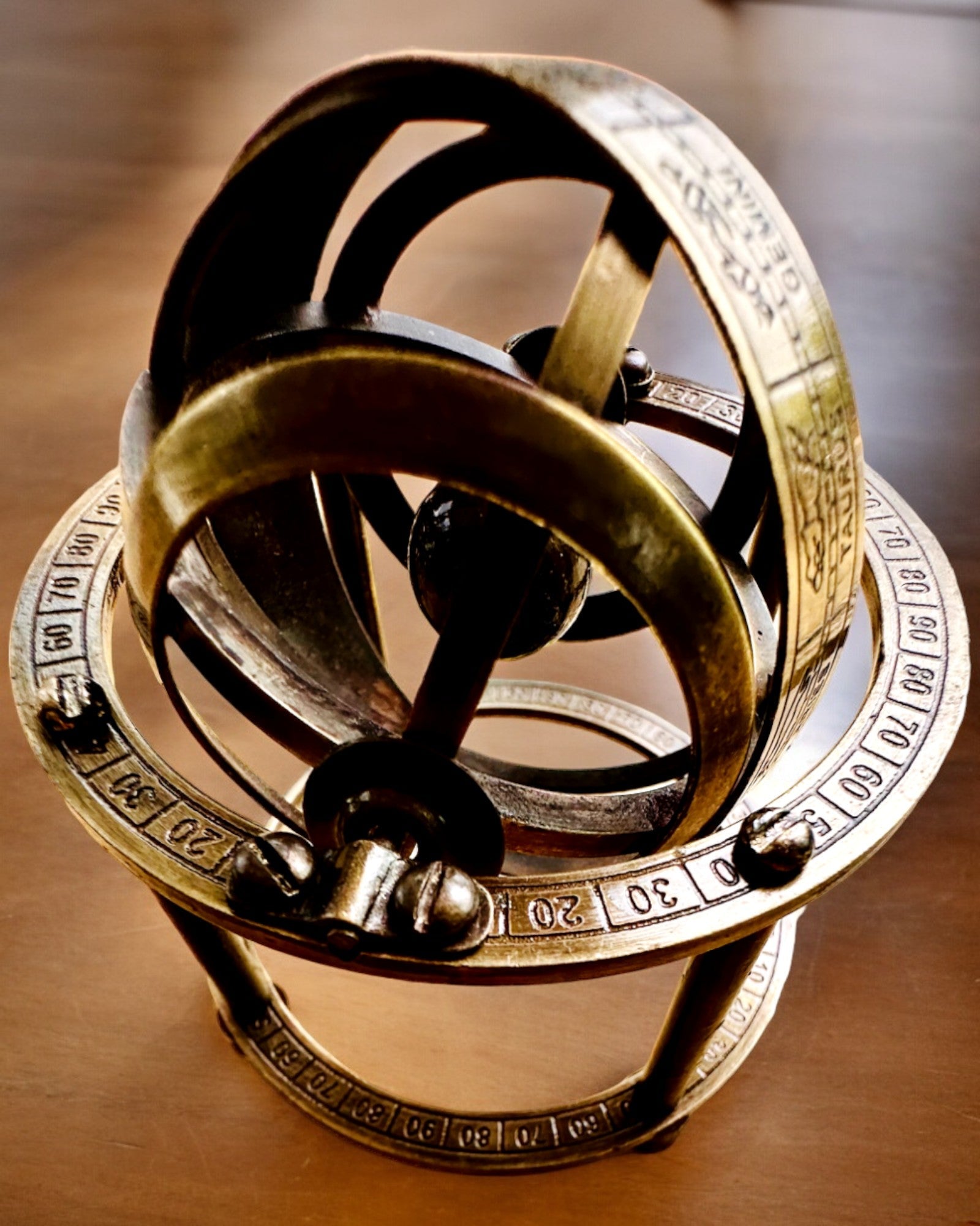 Astronomische Uhr „Kosmische Harmonie“ - Möglichkeit zur Personalisierung mit Gravur