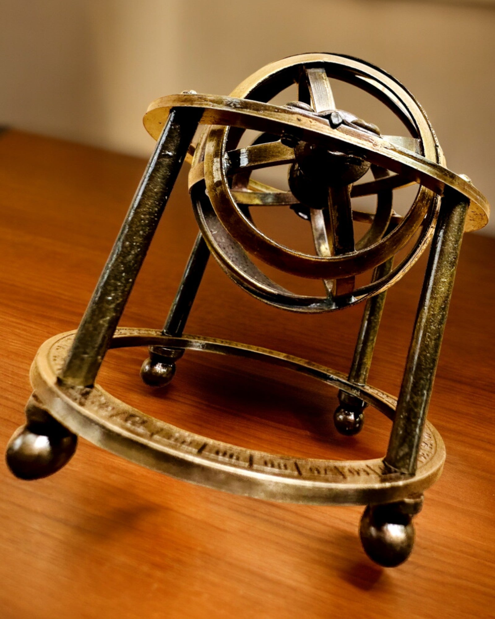 Astronomische Uhr „Kosmische Harmonie“ - Möglichkeit zur Personalisierung mit Gravur