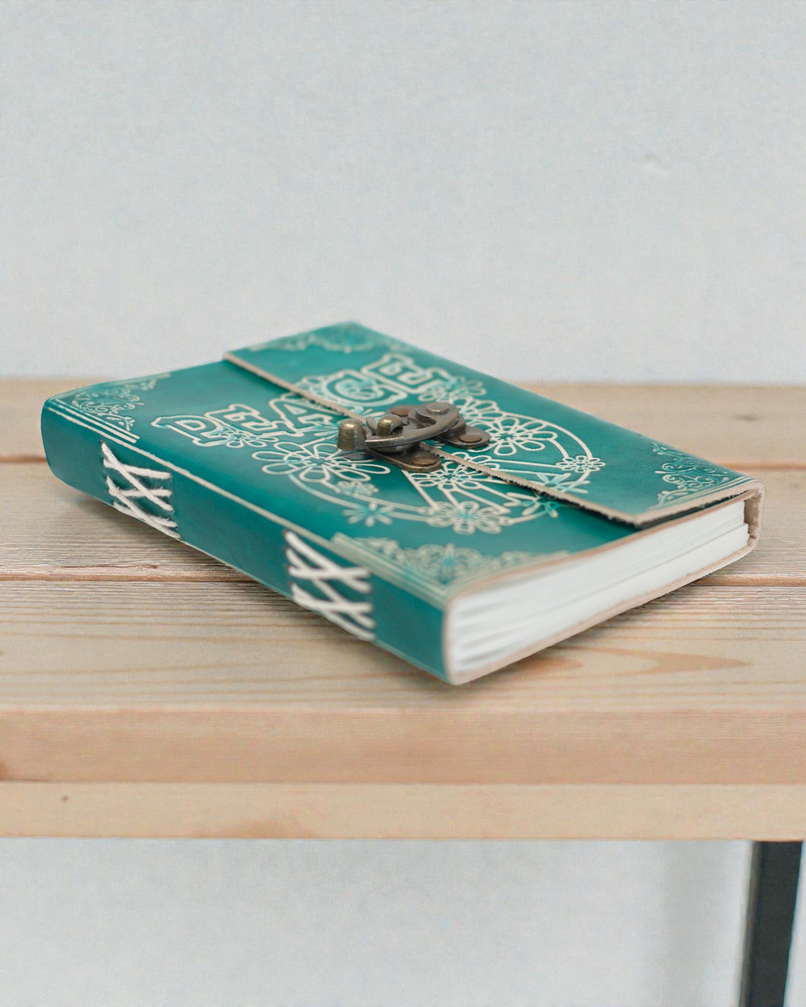 Türkises Ledernotizbuch „Frieden“ mit Reißverschluss – Harmonie & Ruhe (18 x 13 cm)