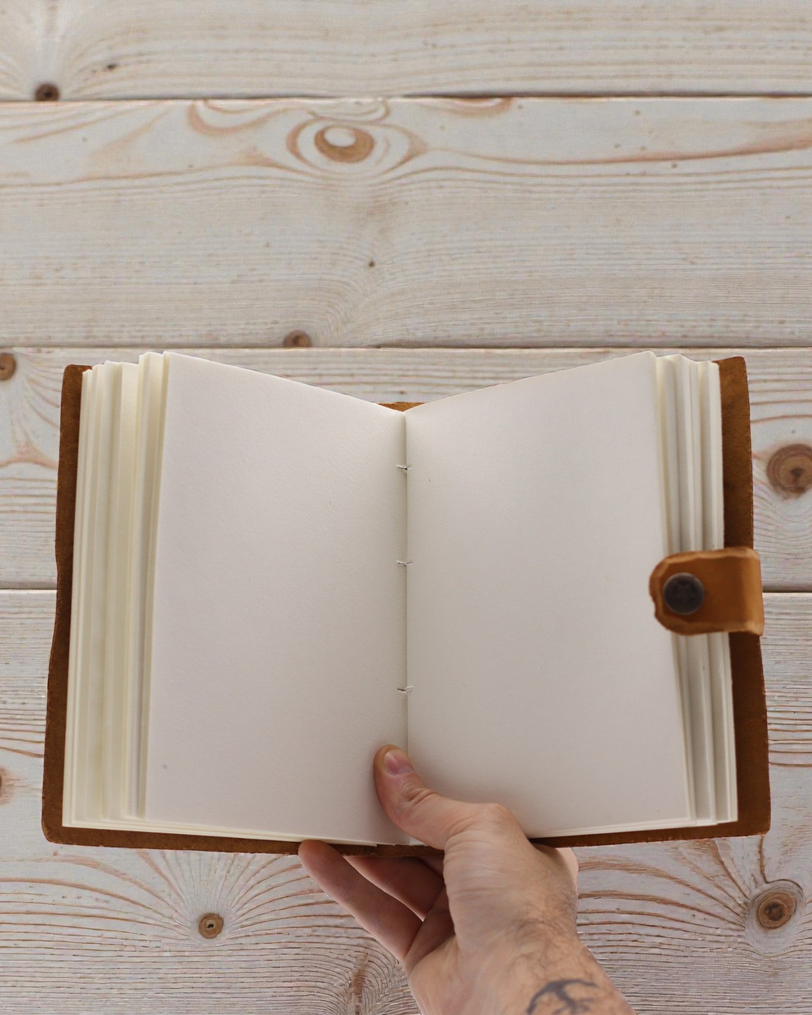 Leder-Notizbuch mit geprägten Blumen – braun (17,8 x 12,7 cm)