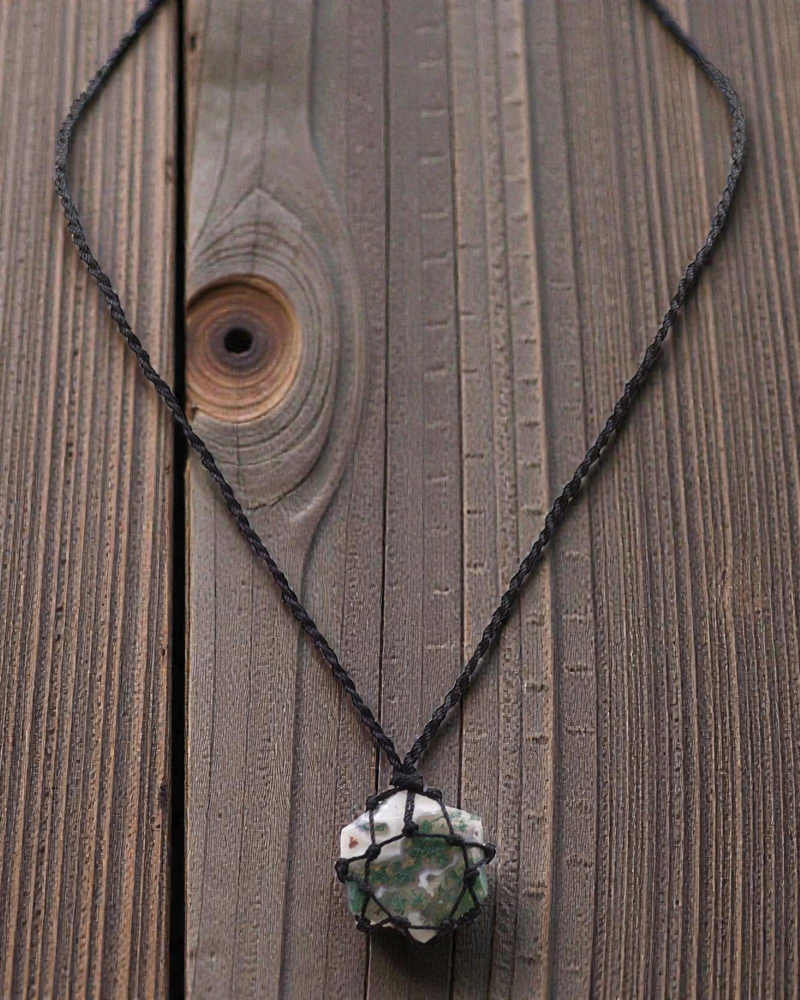 Hexagon der Natur – Makramee-Halskette mit Moosachat