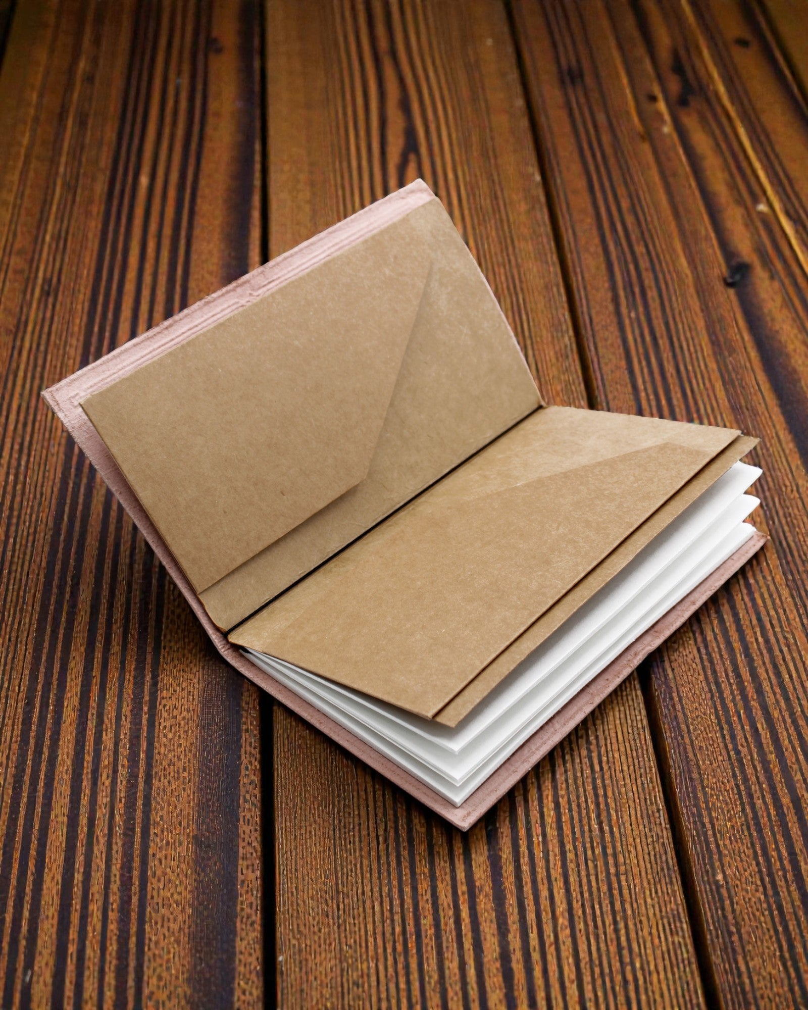 Handgefertigtes Notizbuch aus Leder „Inspirierende Reise“ – „Sei die Veränderung“ (80 Seiten)