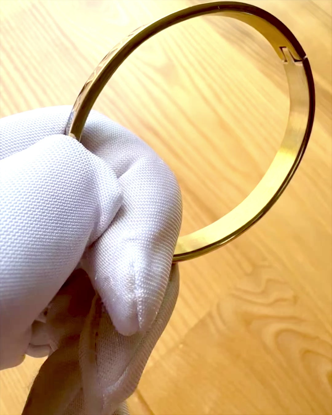 Armband "Zeit der Eleganz" - Farbe Gold Edelstahl mit römischen Ziffern, Personalisierung mit Gravur möglich