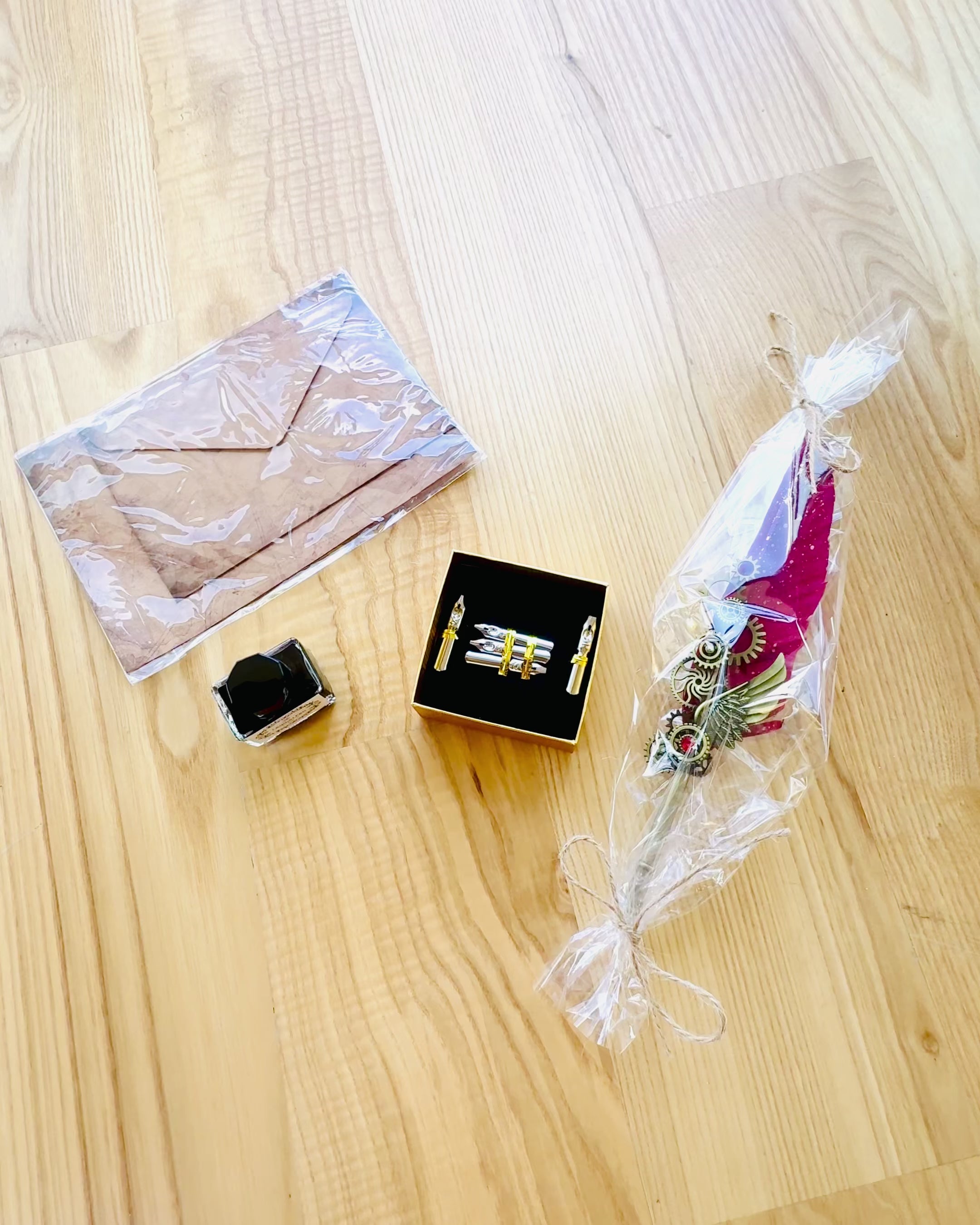 Geschenkset - Gänsefeder Bordeaux-Violett "Steampunk Eleganz" mit Gravurmöglichkeit, als Geschenk