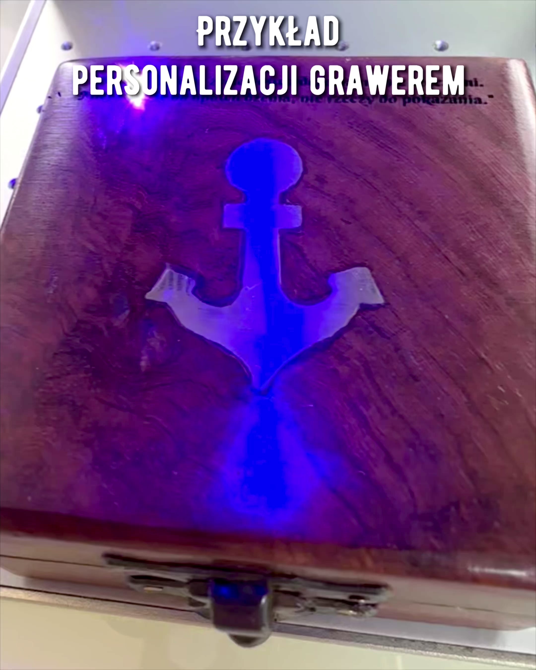 Holzkiste für den kompakten Kompass "Maritime" - Möglichkeit zur Personalisierung mit Gravur