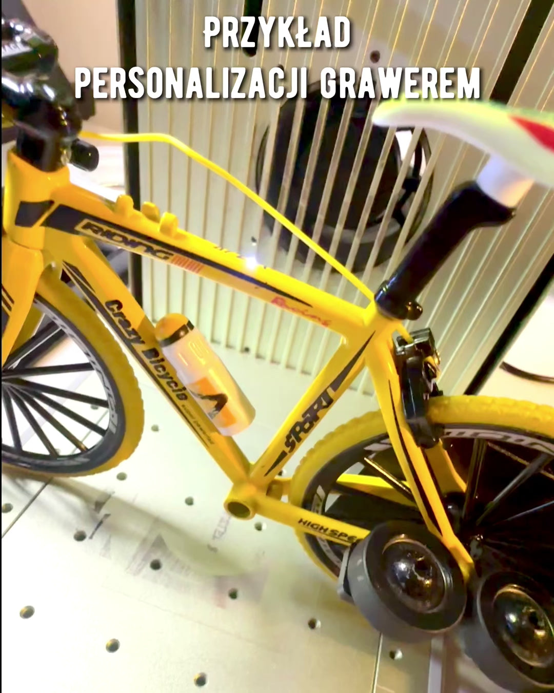 Miniaturmodell Metallfahrrad Roter "SpeedMaster" mit Gravur personalisiert als Geschenk, 2 Farbvarianten