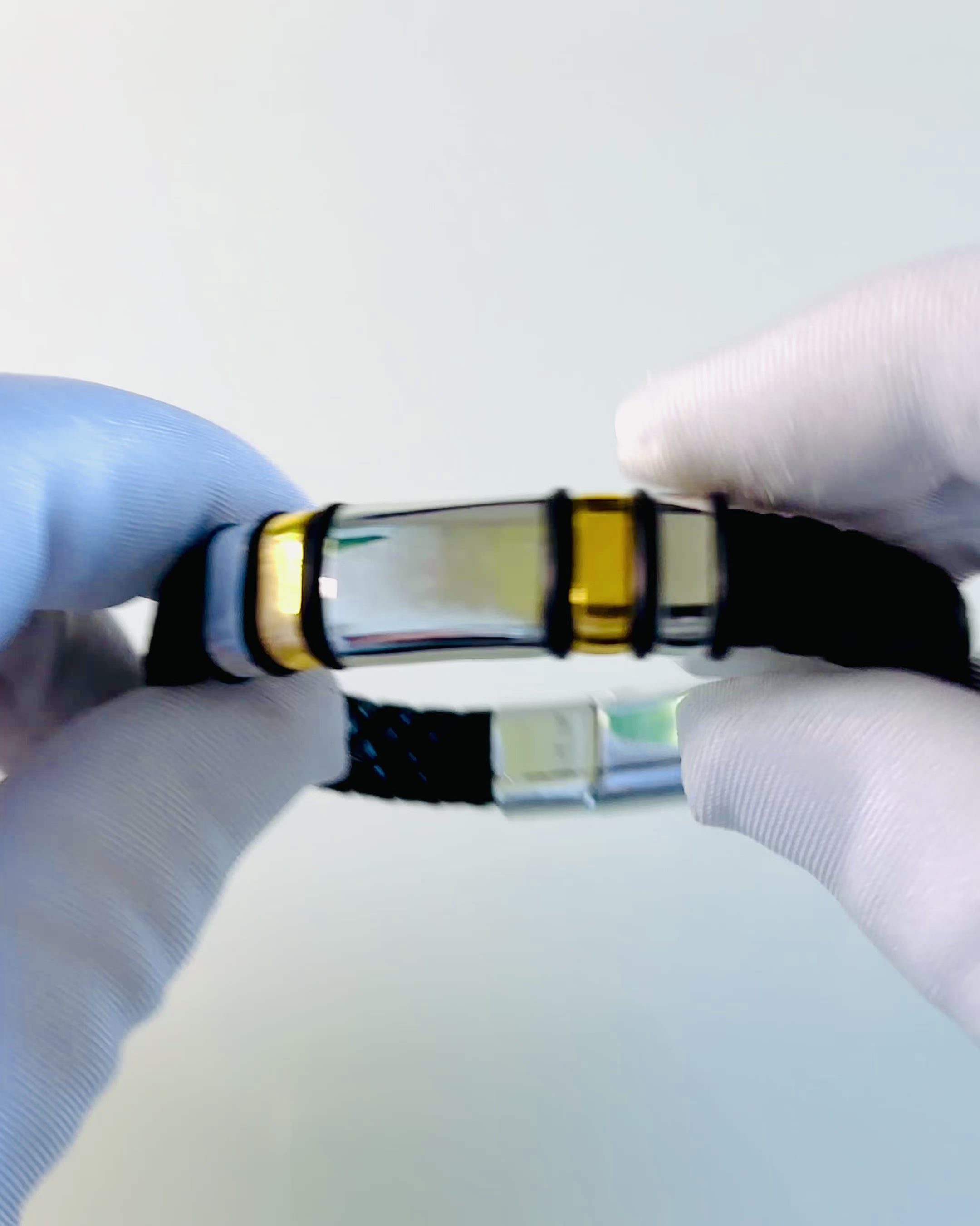 Modisches Hip-Hop-Armband für Männer mit Gravur nach Maß und magnetischem Verschluss – Wählen Sie einen Stil mit silbernen oder goldenen Akzenten, 22 cm PU-Leder