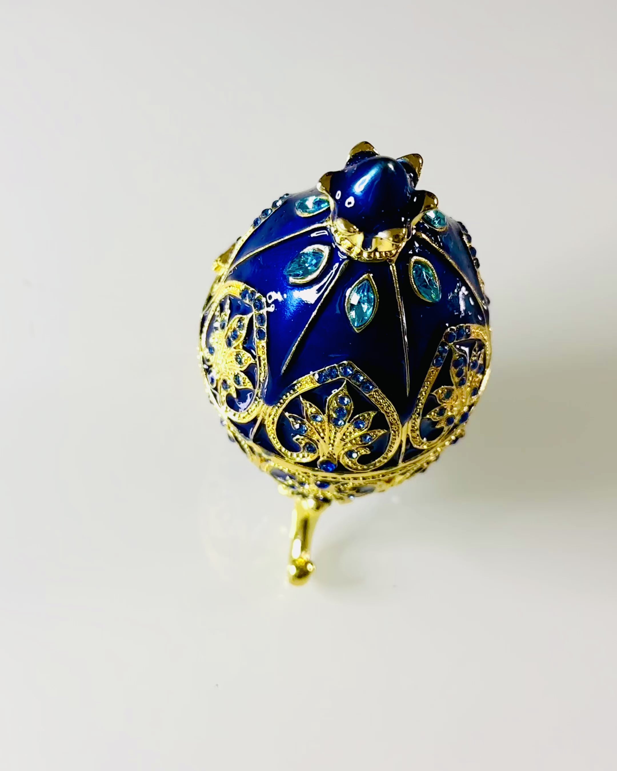 Exklusives Fabergé-Ei - dunkelblaue Farbe – Dekorative Schmuckschatulle aus Emaille