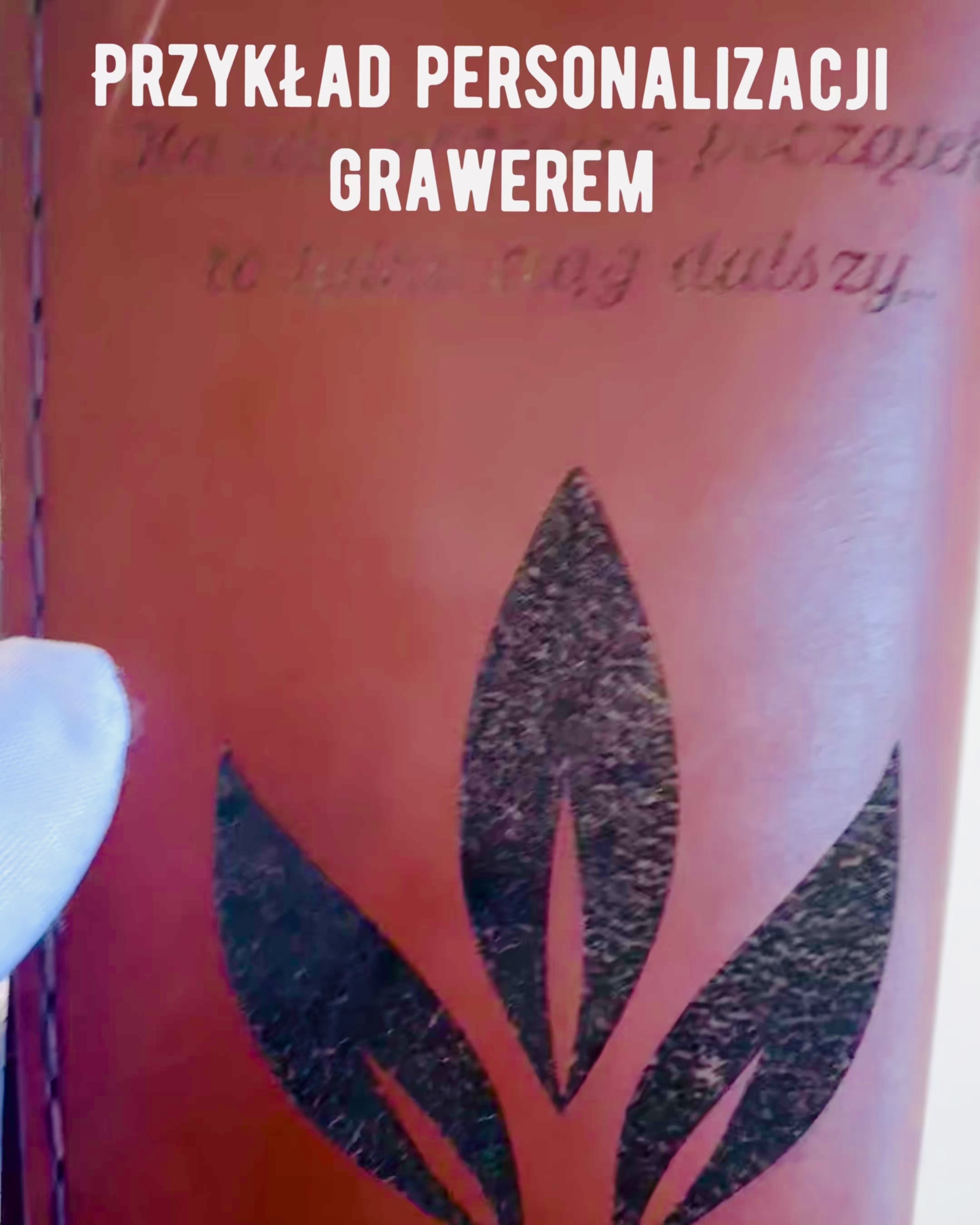 Etui „Reisender“ - Lederhülle für den Reisepass, Personalisierung mit Gravur - 2 Farbvarianten