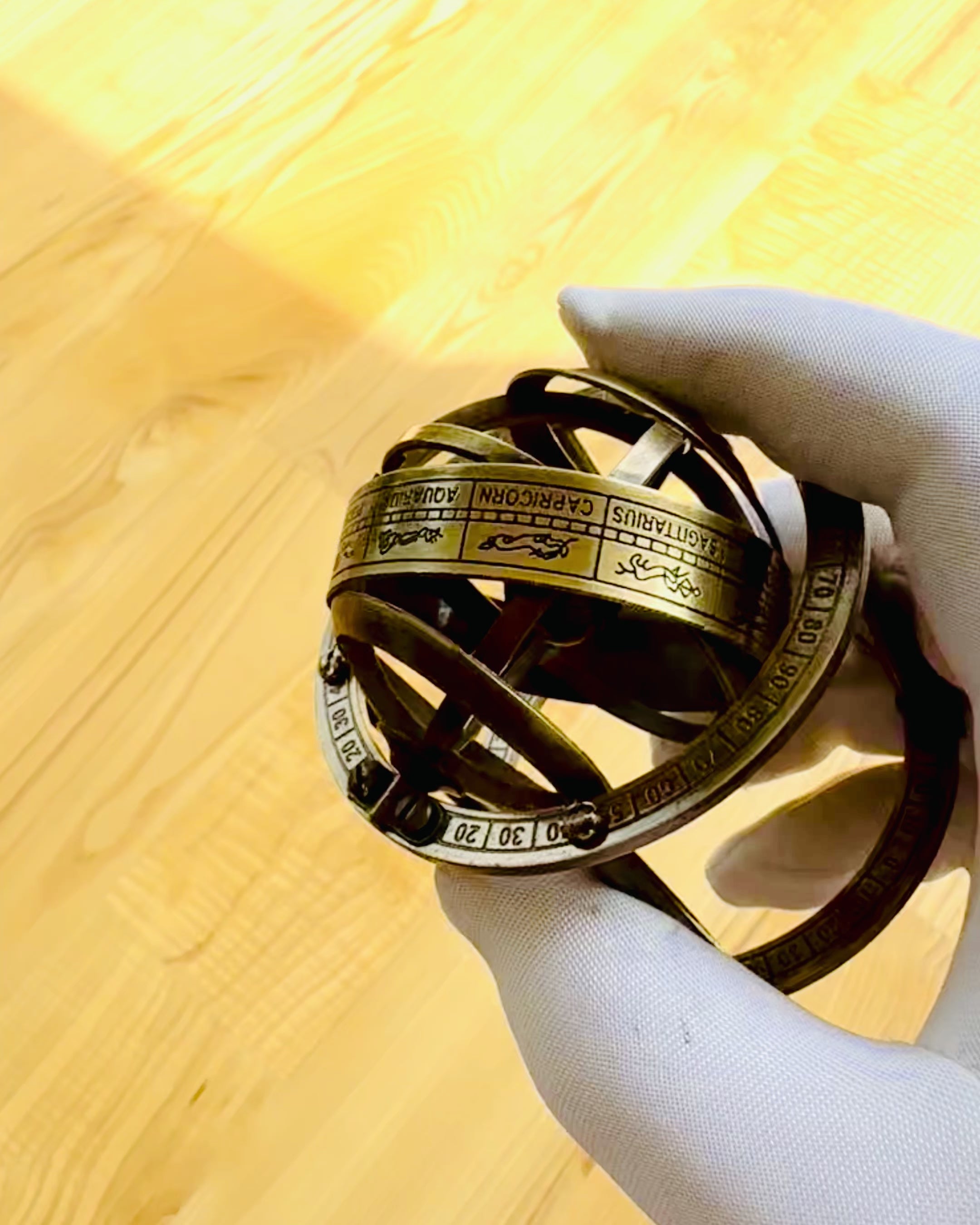 Astronomische Uhr „Kosmische Harmonie“ - Möglichkeit zur Personalisierung mit Gravur