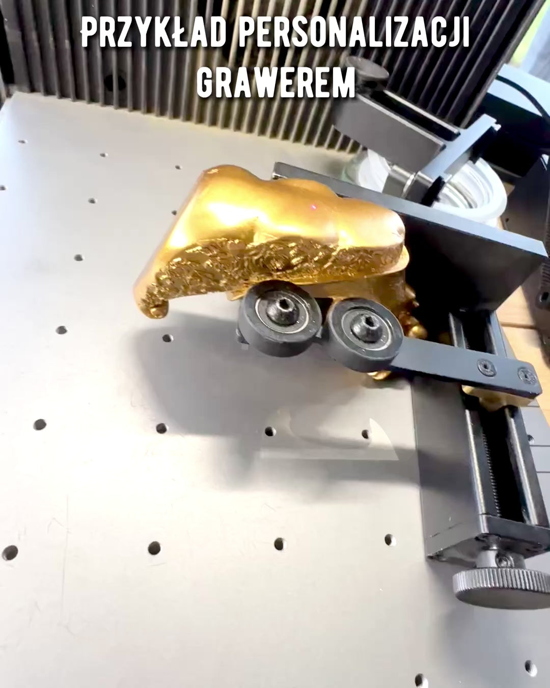 Figur "Ewige Liebe" in Gold - 11 cm, Kleine Dekorationsfigur mit Gravuroption