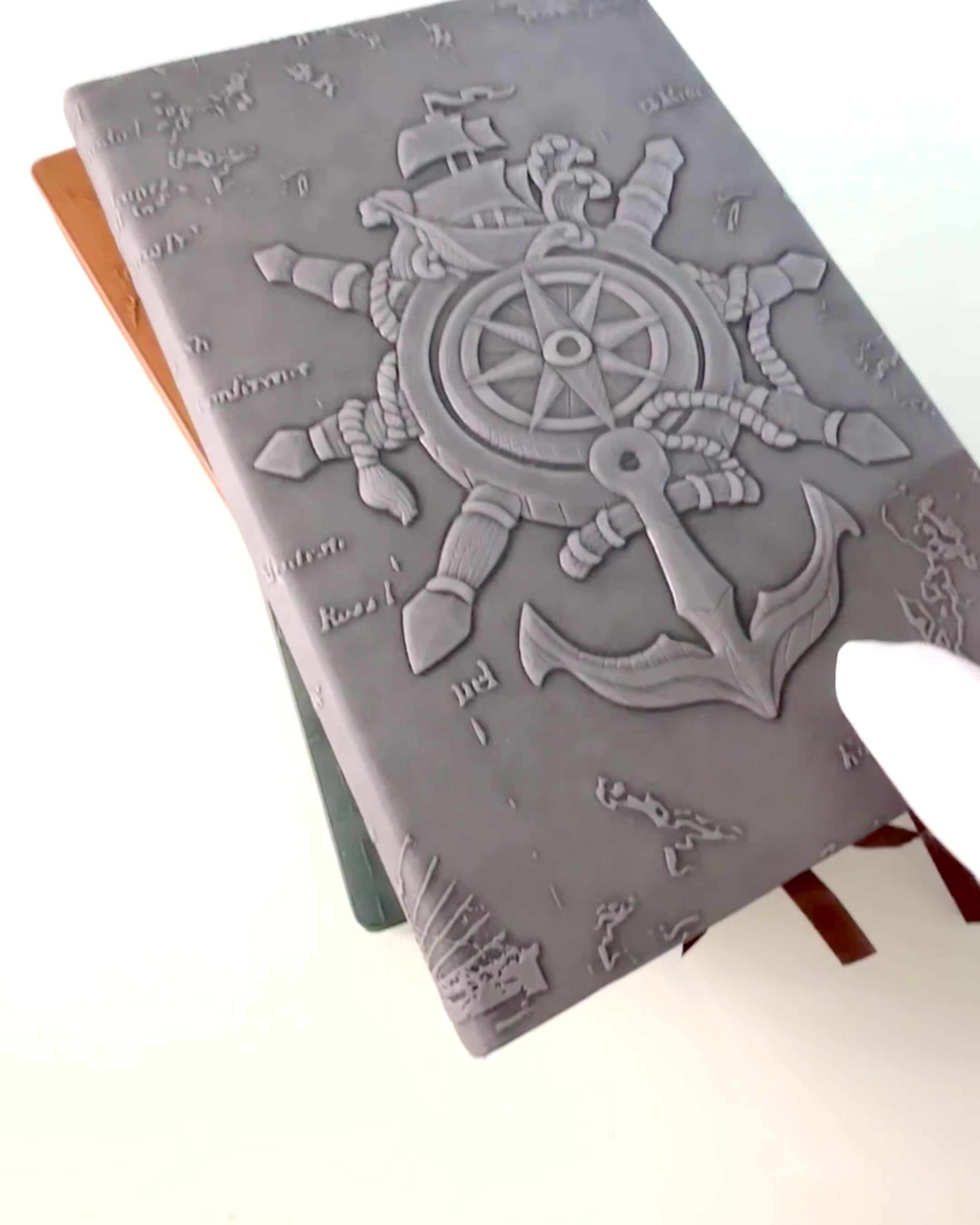 Notizbücher mit Segelmotiv „Nautica“ mit Personalisierungsoption durch Gravur, als Geschenk