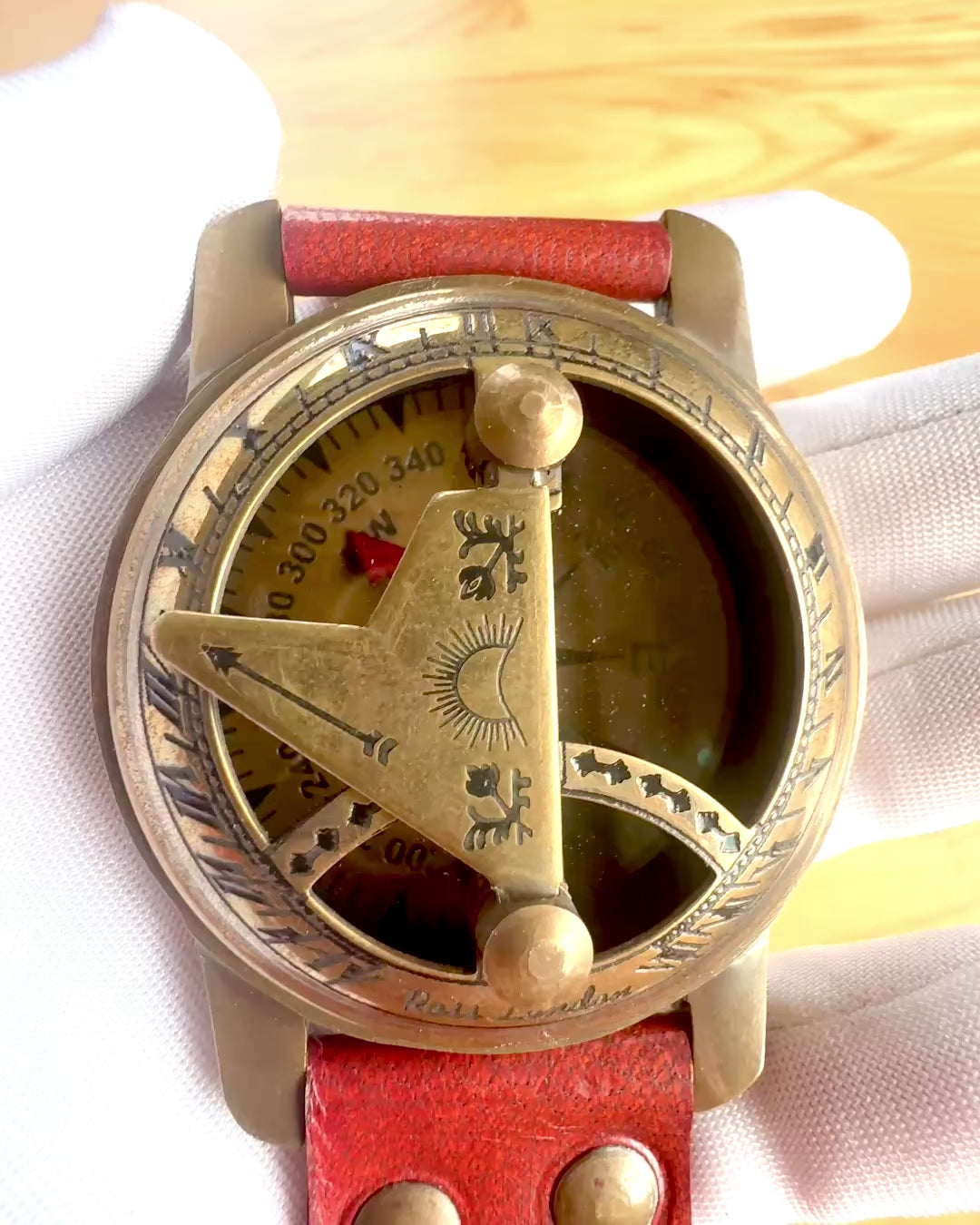 Sonnenuhr mit Kompass - Handgefertigt, Authentisches Handwerk, Gravurmöglichkeit