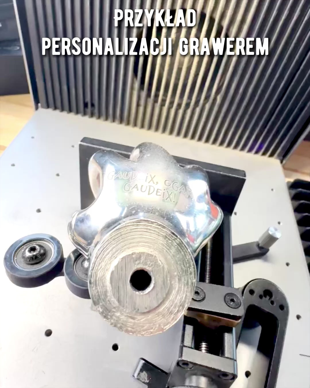 Gehstock "Königliche Hand" – handgefertigt mit natürlichem Leder, personalisierbar mit Gravur