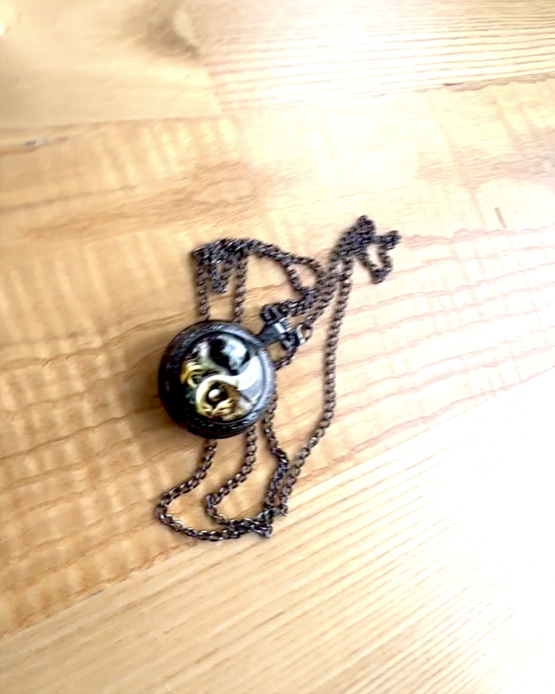 Taschenuhr „Drachenkreis 2“ – stilvolles Accessoire mit einem Hauch von Magie - Personalisierung mit Gravur als Geschenk