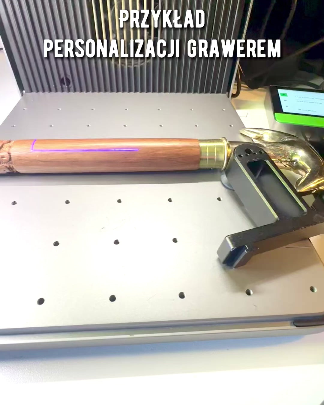 Handgeschnitzter Wanderstock zum Spazieren "Königlicher Wanderer" in braun mit Mustern