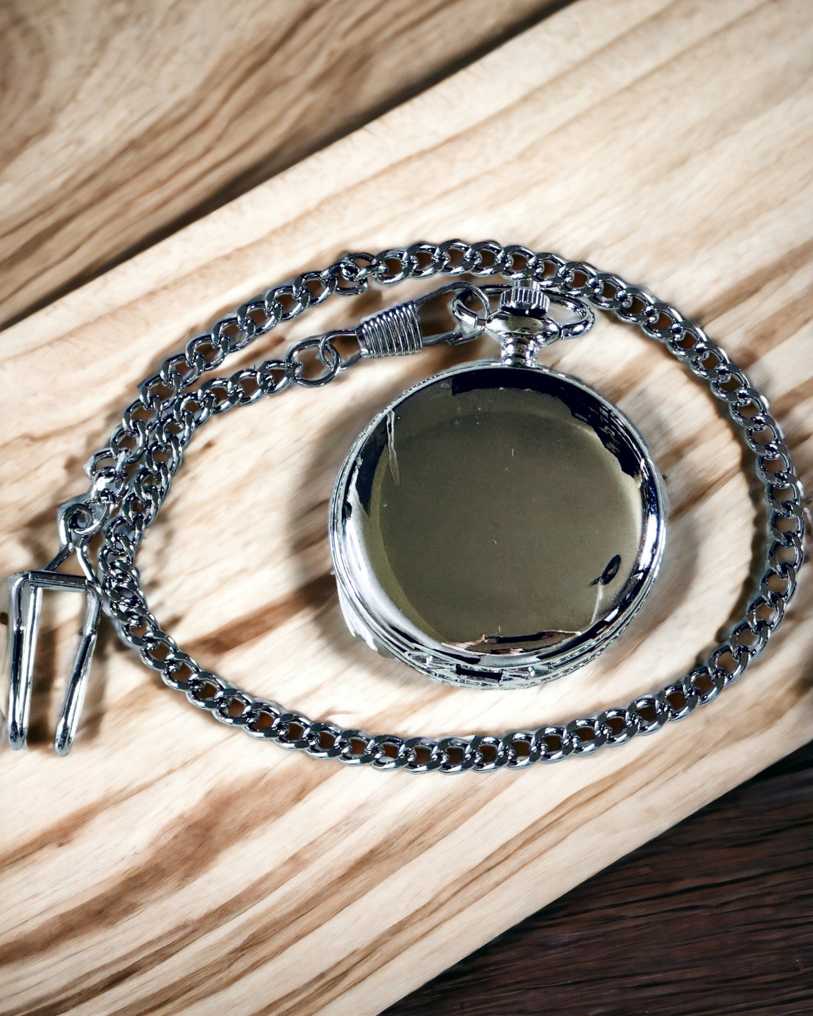 Taschenkompass Silberfarben im Retro-Stil mit durchbrochenem Muster – Elegant und Praktisch. Gravur