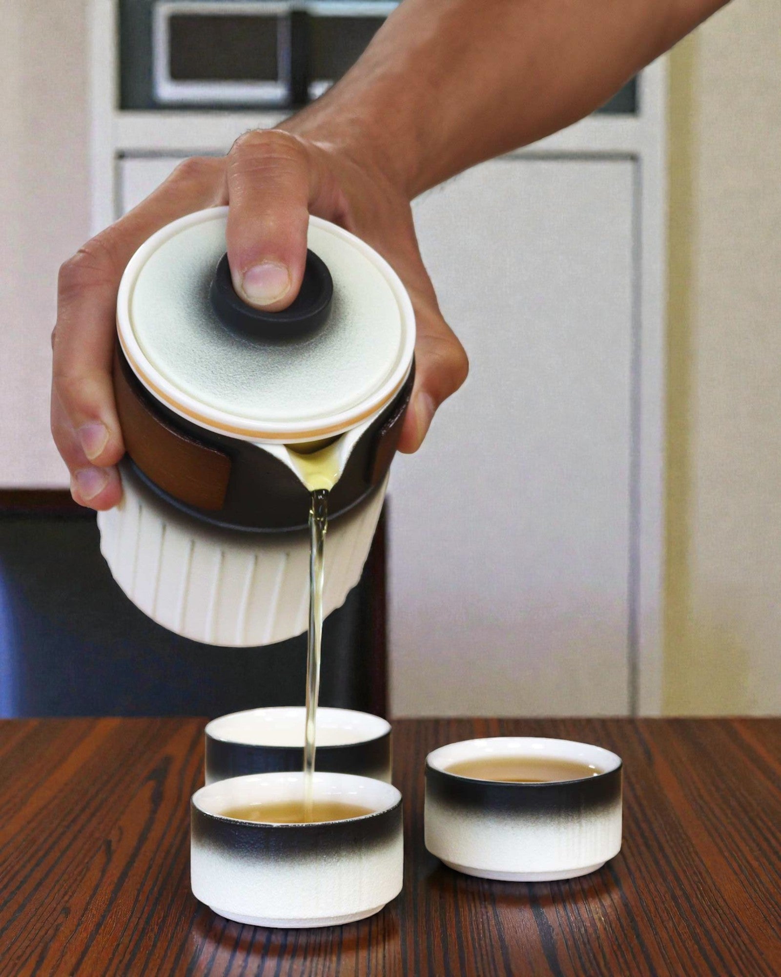 Reise dreier Freunde – Keramik-Reiseset mit Teekanne und 3 Bechern