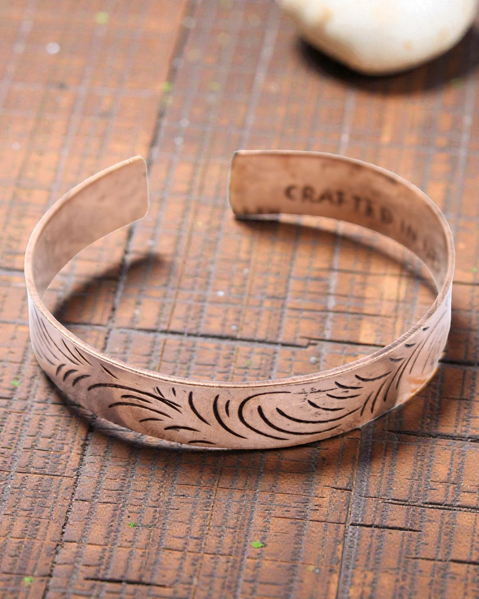 Tibetisches Kupferarmband Tribal Flow – Breite Windungen