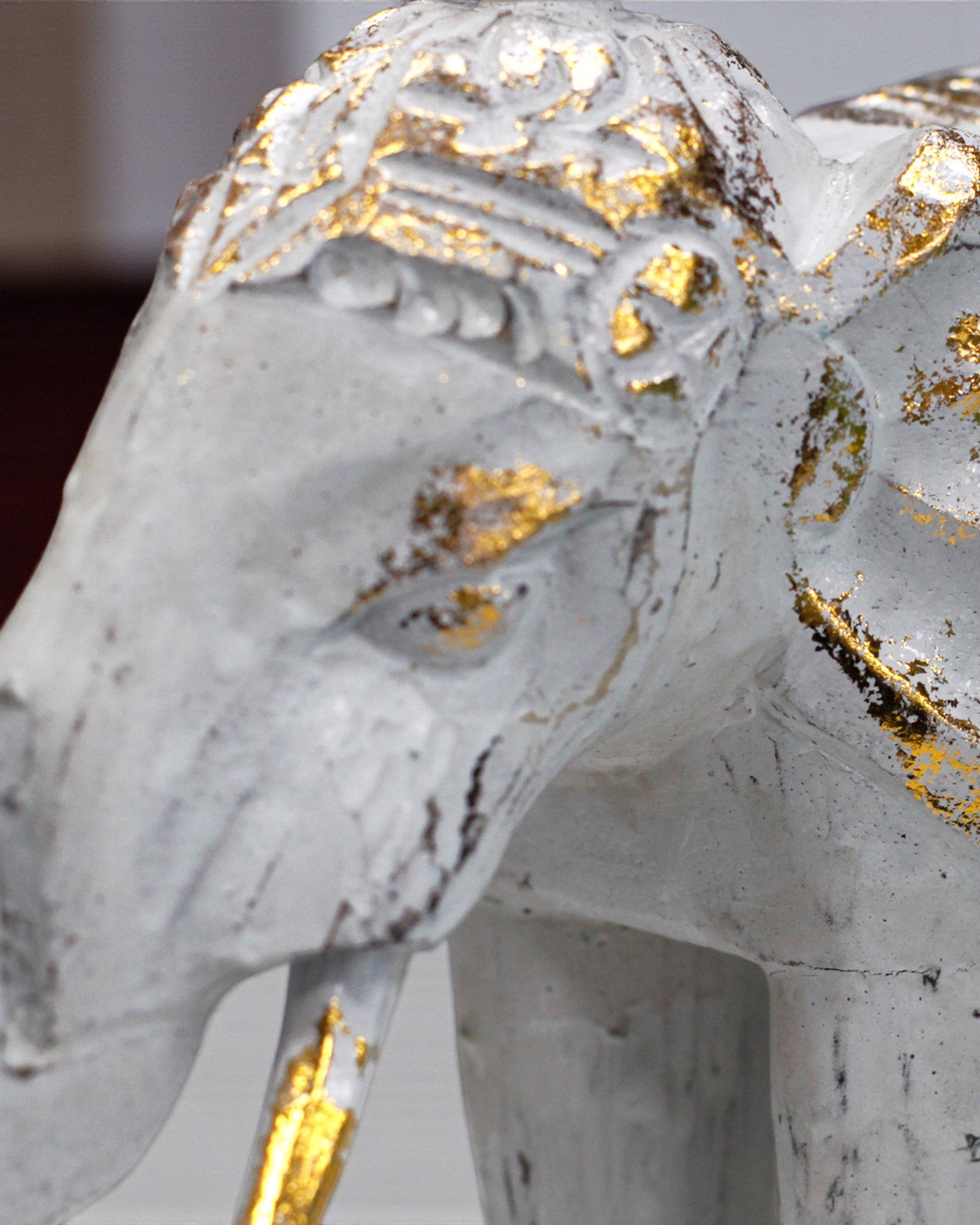Elefantenskulptur 24 cm – Weiß und Gold