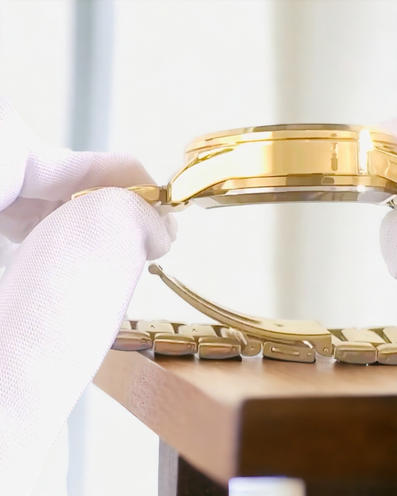 Herren-Sportuhr mit beidseitigem, transparentem Quarzwerk und Aluminiumarmband – Ideal als Geschenk. Personalisierung mit Gravur