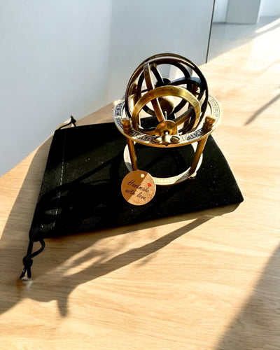 Astronomische Uhr „Kosmische Harmonie“ - Möglichkeit zur Personalisierung mit Gravur