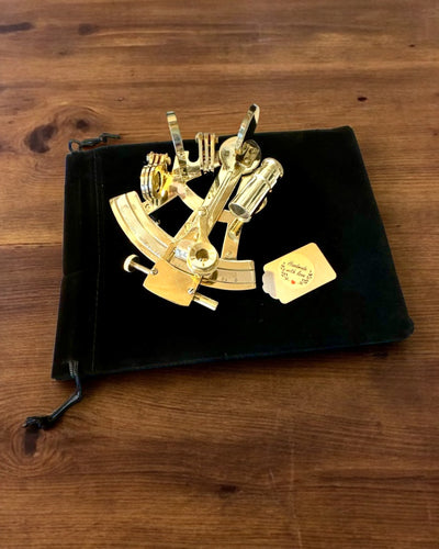 Künstlerischer Sextant in goldener Farbe - Möglichkeit zur Personalisierung mit Gravur