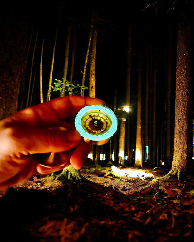 Wasserdichter Messingkompass mit Leuchteffekt - Unverzichtbar für Wanderungen und Camping, personalisiert mit Gravur