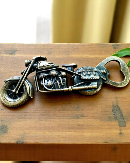 Flaschenöffner in Form eines Motorrads - Personalisierung mit Gravur als Geschenk