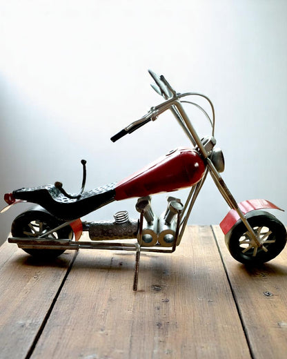 Metall-Weinhalter 40 cm lang, in Form eines Motorrads mit Gravurmöglichkeit als Geschenk