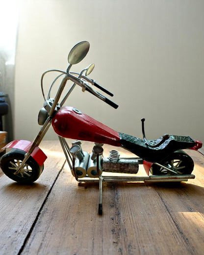 Metall-Weinhalter 40 cm lang, in Form eines Motorrads mit Gravurmöglichkeit als Geschenk
