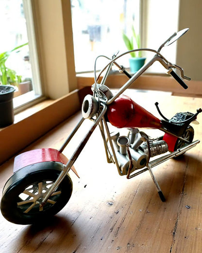 Metall-Weinhalter 40 cm lang, in Form eines Motorrads mit Gravurmöglichkeit als Geschenk
