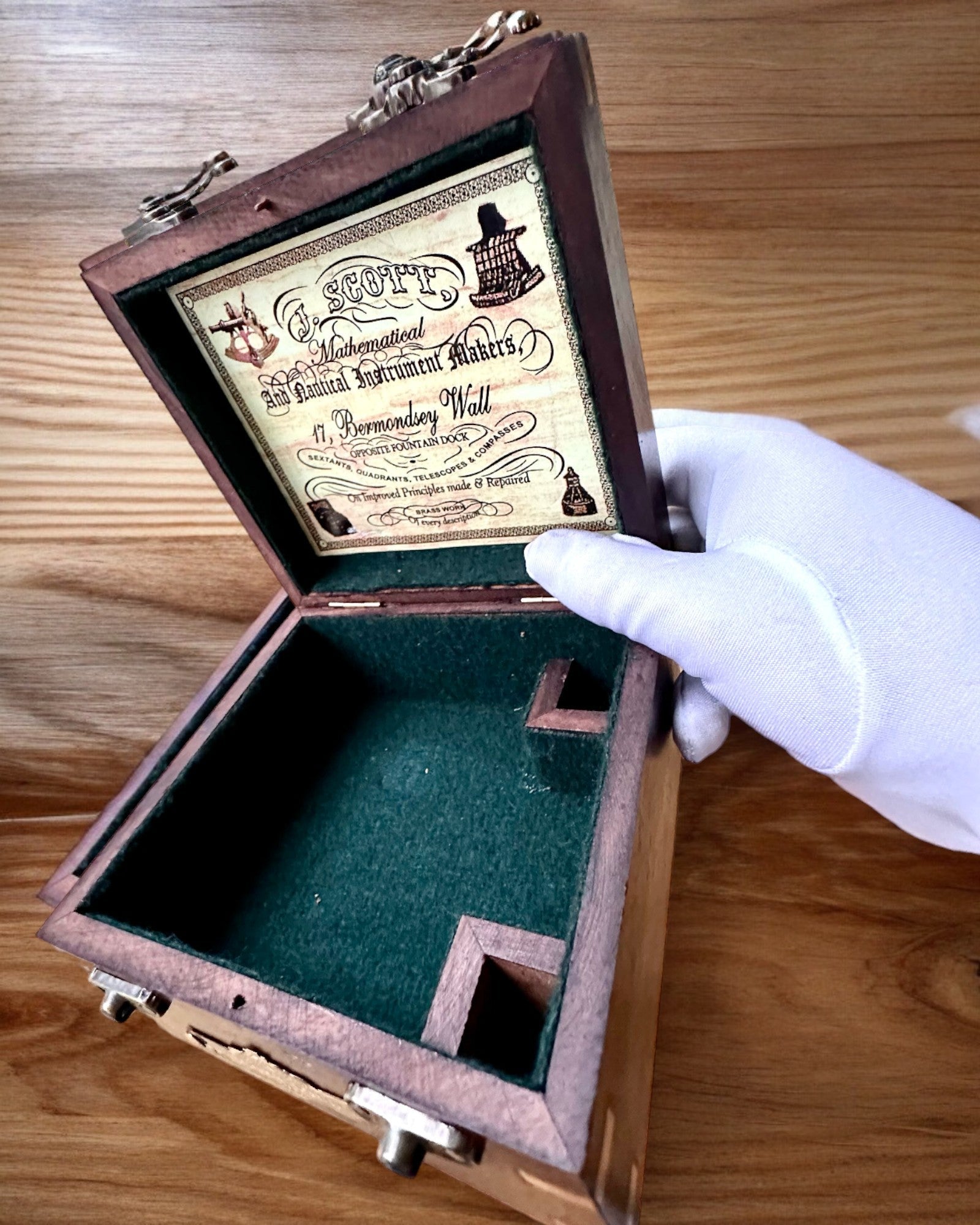 Große Holzkiste für Sextant oder Premium-Kompass "Mariner's Legacy" mit Gravurmöglichkeit