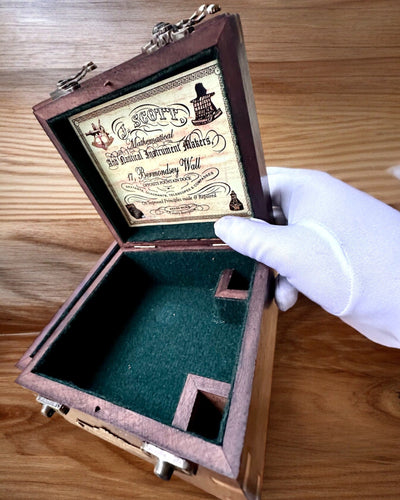 Große Holzkiste für Sextant oder Premium-Kompass "Mariner's Legacy" mit Gravurmöglichkeit