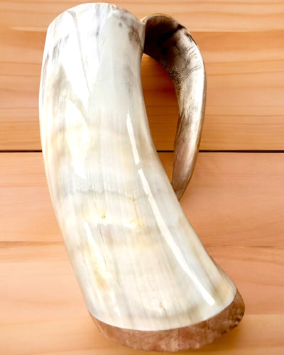 Gehämmerter Krug 'Majstersztyk' mit Personalisierung durch Gravur - 5 Farbvarianten