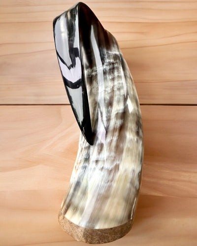 Gehämmerter Krug 'Majstersztyk' mit Personalisierung durch Gravur - 5 Farbvarianten