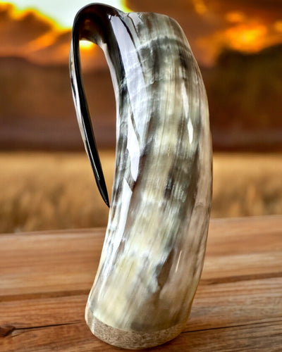 Gehämmerter Krug 'Majstersztyk' mit Personalisierung durch Gravur - 5 Farbvarianten