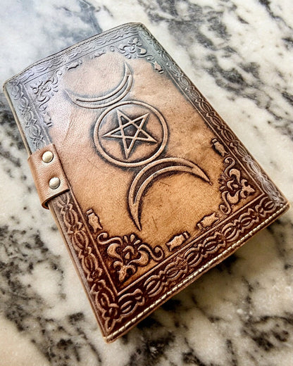 Premium Tagebuch, Antikes Muster, Leder-Notizbuch "Magische Chronik" 200 Seiten, 2 Varianten zur Auswahl, Personalisierung mit Gravur