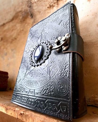 Premium Tagebuch, Antikes Muster, Leder-Notizbuch "Magische Chronik" 200 Seiten, 2 Varianten zur Auswahl, Personalisierung mit Gravur