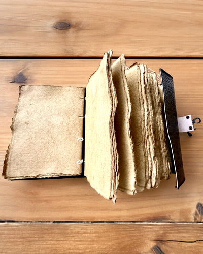 Premium Tagebuch, Antikes Muster, Leder-Notizbuch "Magische Chronik" 200 Seiten, 2 Varianten zur Auswahl, Personalisierung mit Gravur