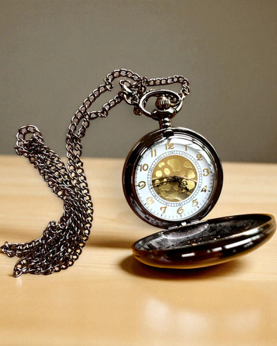 Schwarze Taschenuhr „Mitternacht Eleganz”, Personalisierung als Geschenk mit Gravur