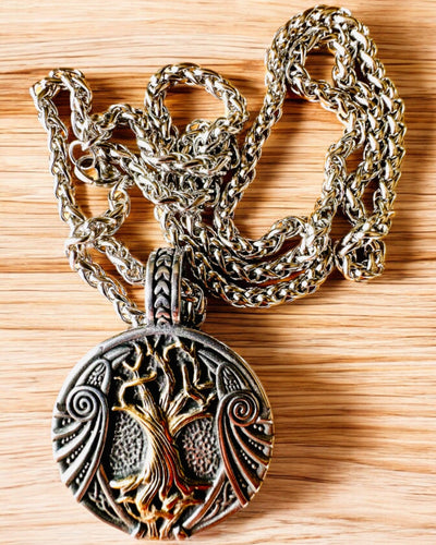 Halskette "Baum des Lebens" aus Edelstahl mit Personalisierung, mit dem Symbol Aegishjalmur (Helm der Ehrfurcht)