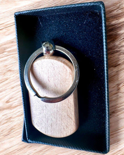 Eleganter Holzschlüsselanhänger mit Gravurpersonalisierung – Ideal als Geschenk