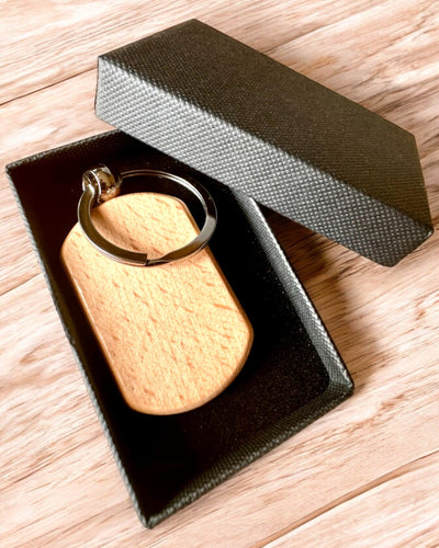 Eleganter Holzschlüsselanhänger mit Gravurpersonalisierung – Ideal als Geschenk