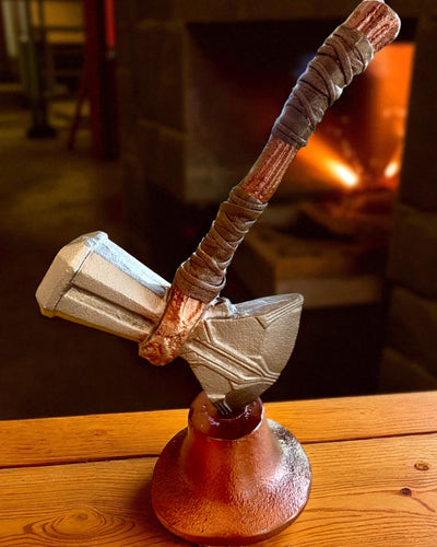Storm Relic – dekorativer Hammer mit Sockel, 26 cm, handgefertigt, Möglichkeit zur Personalisierung mit Gravur als Geschenk