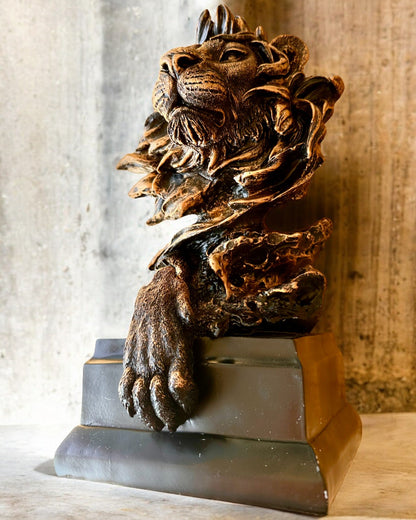Königlicher Löwe - Majestätische Dekorationsfigur mit Gravurmöglichkeit, 2 Farbvarianten zur Auswahl, als Geschenk