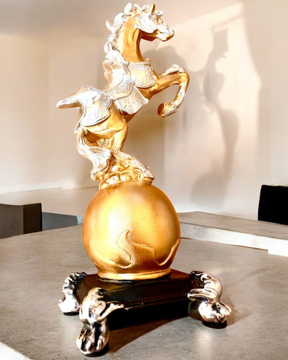 Elegante Statuette "Złoty Rumak" - mit Gravurmöglichkeit als Geschenk