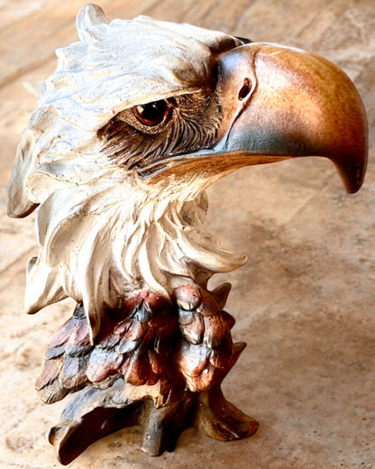 "Orzeł Wolności" - Skulptur aus Harz mit Gravurmöglichkeit als Geschenk, 26,5 cm hoch