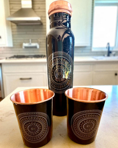 Kupfer-Set Mandala – Flasche 1L + 2 Becher im Etui, Möglichkeit der Personalisierung mit Gravur als Geschenk
