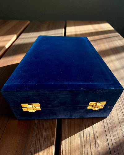 Kupfer-Set Mandala – Flasche 1L + 2 Becher im Etui, Möglichkeit der Personalisierung mit Gravur als Geschenk